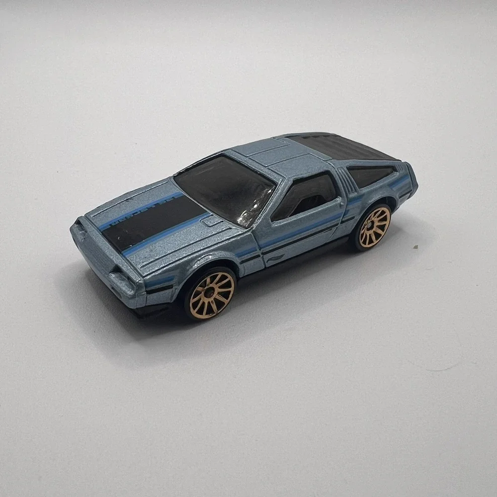 2009 Hot Wheels DMC Delorean Blue HW The '80s Diecast Toy Race CAR